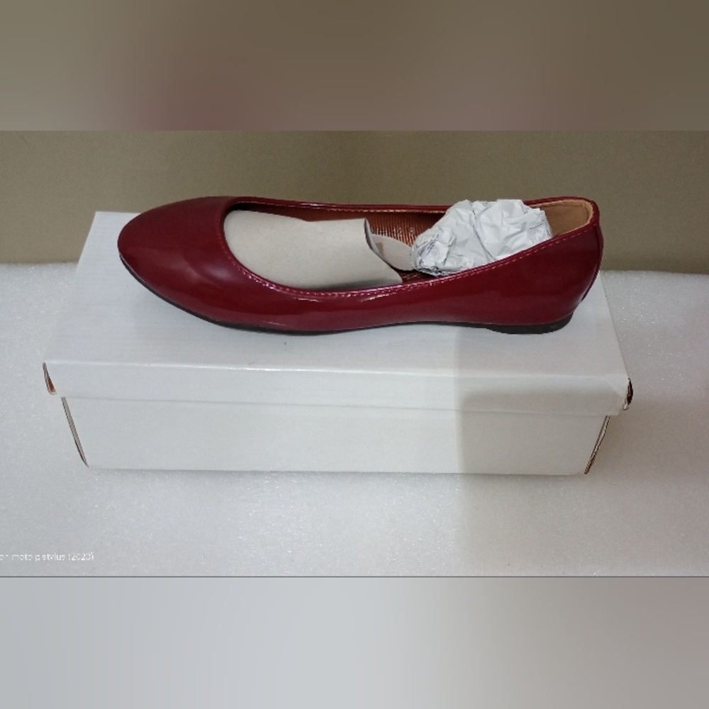 Elegant Patent Burgundy Flats